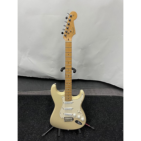 Used Fender Used Fender Highway One Stratocaster Honey Blonde Solid Body Electric Guitar