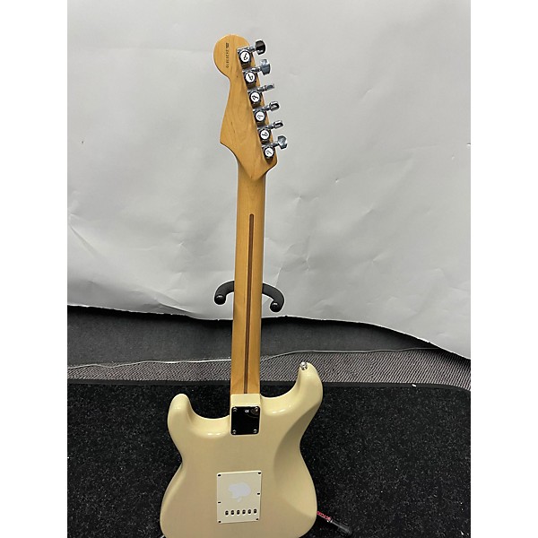 Used Fender Used Fender Highway One Stratocaster Honey Blonde Solid Body Electric Guitar