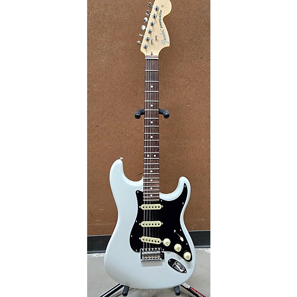 Used Fender Used Fender American Performer Stratocaster SSS Arctic White Solid Body Electric Guitar