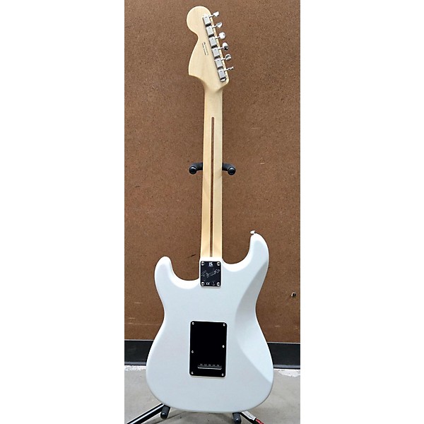 Used Fender Used Fender American Performer Stratocaster SSS Arctic White Solid Body Electric Guitar