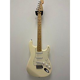 Used Fender Used 1999 Fender Standard Stratocaster Olympic White Solid Body Electric Guitar