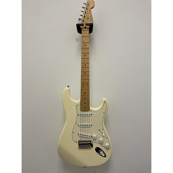 Used Fender Used 1999 Fender Standard Stratocaster Olympic White Solid Body Electric Guitar