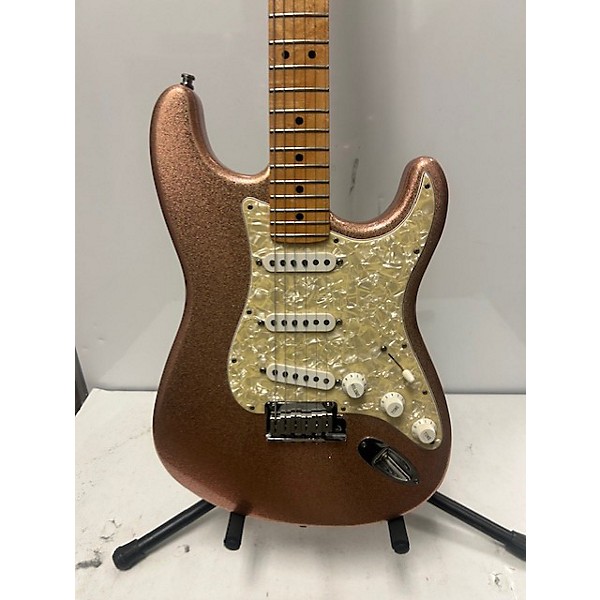 Used Fender Used Fender Custom Shop 94/95 American Classic Stratocaster Champagne Sparkle Solid Body Electric Guitar