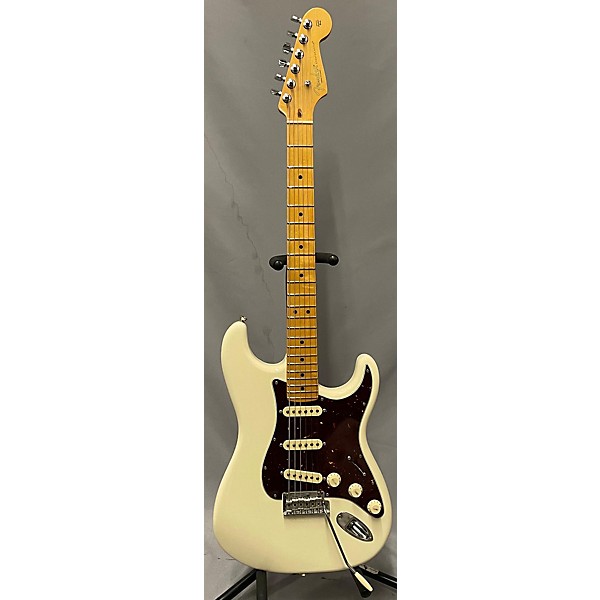 Used Fender Used Fender American Professional II Stratocaster Olympic White Solid Body Electric Guitar