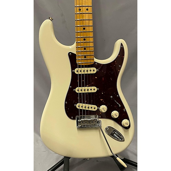 Used Fender Used Fender American Professional II Stratocaster Olympic White Solid Body Electric Guitar