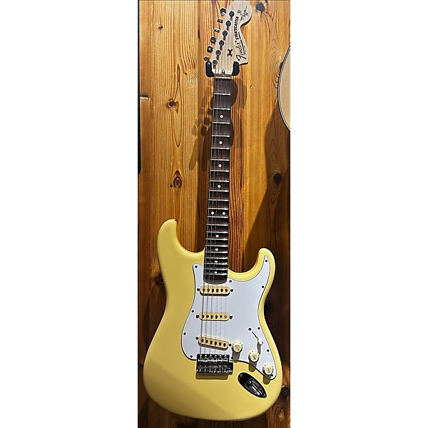 Used Fender Used Fender Artist Series Yngwie Malmsteen Stratocaster Buttercream Solid Body Electric Guitar