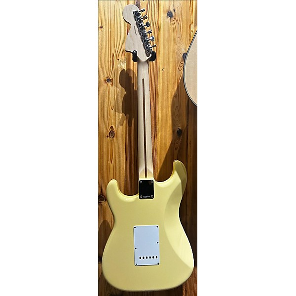 Used Fender Used Fender Artist Series Yngwie Malmsteen Stratocaster Buttercream Solid Body Electric Guitar