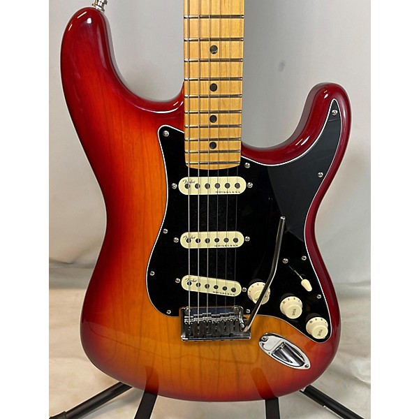 Used Fender Used Fender American Ultra Luxe Stratocaster Sunburst Solid Body Electric Guitar