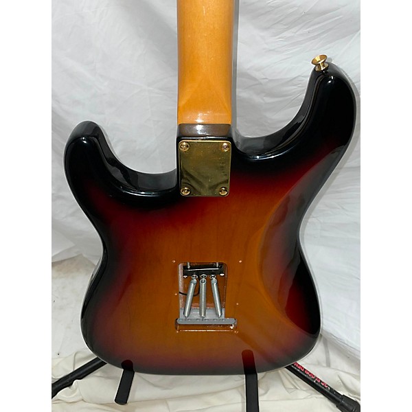 Used Fender Used Fender Artist Series Stevie Ray Vaughan Stratocaster 3 Color Sunburst Solid Body Electric Guitar