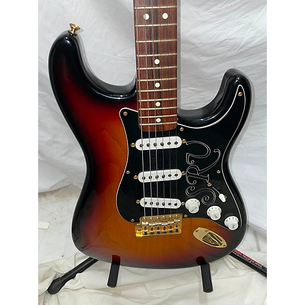 Used Fender Used Fender Artist Series Stevie Ray Vaughan Stratocaster 3 Color Sunburst Solid Body Electric Guitar