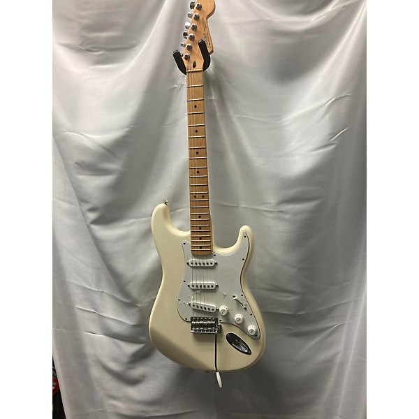 Used Fender Used 2014 Fender Player Stratocaster Antique White Solid Body Electric Guitar