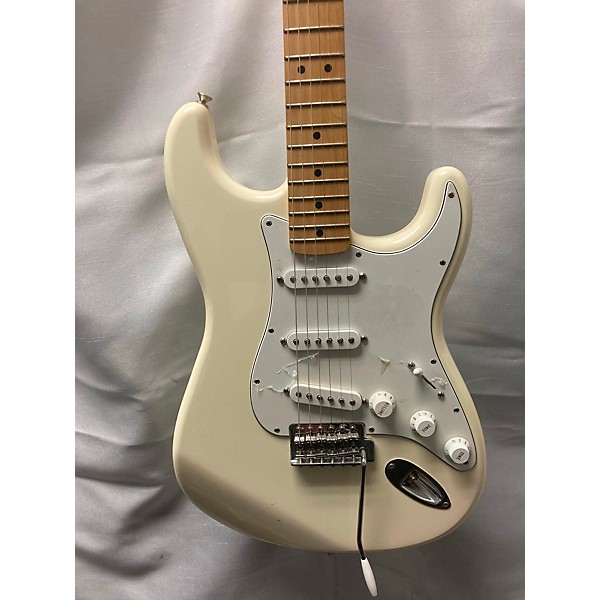 Used Fender Used 2014 Fender Player Stratocaster Antique White Solid Body Electric Guitar