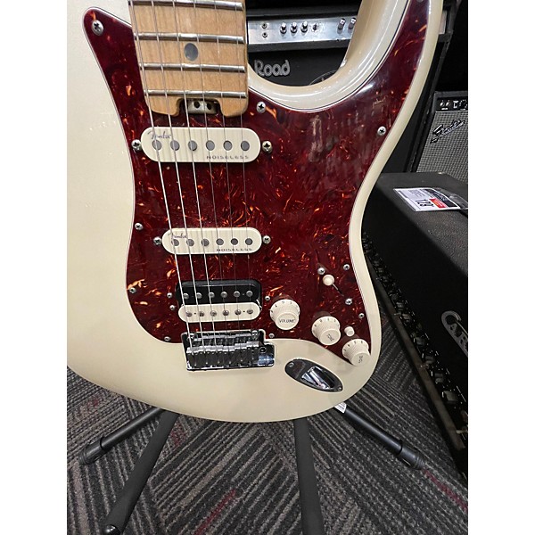 Used Fender Used Fender American Elite Stratocaster Arctic White Solid Body Electric Guitar