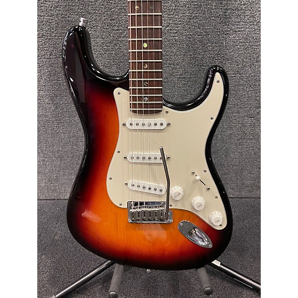 Used Fender Used Fender American Deluxe Stratocaster 3 Color Sunburst Solid Body Electric Guitar