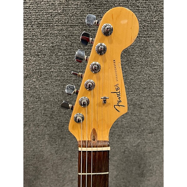 Used Fender Used Fender American Deluxe Stratocaster 3 Color Sunburst Solid Body Electric Guitar