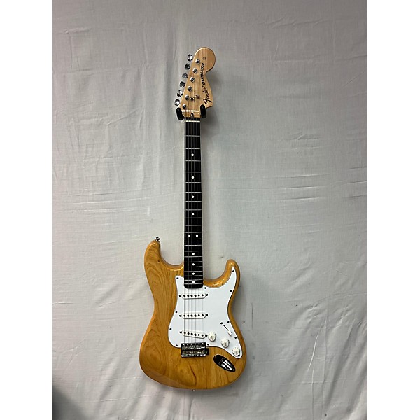 Used Fender Classic Series '70s Stratocaster Natural Solid Body Electric Guitar