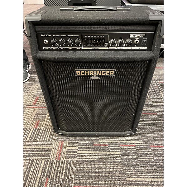 Used Behringer Used Behringer Ultrabass BXL3000 300W 1x15 Bass Combo Amp