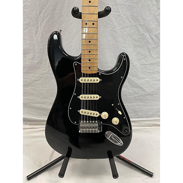 Used Fender Used Fender Standard Stratocaster Black Solid Body Electric Guitar