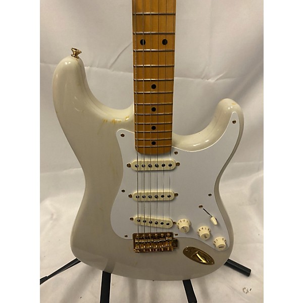 Used Fender Used Fender 1957 American Vintage Stratocaster Antique Gold Solid Body Electric Guitar