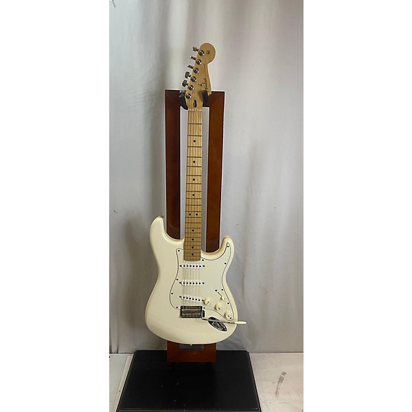 Used Fender Player Stratocaster Solid Body Electric Guitar White