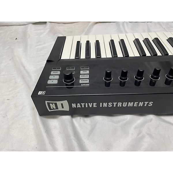 Used Native Instruments Used Native Instruments Komplete Kontrol S25 MIDI Controller