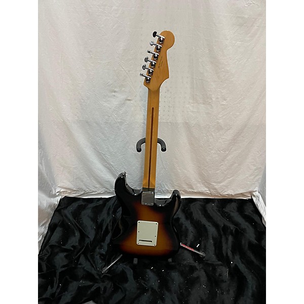 Used Fender Used Fender Player Stratocaster Left Handed 3 Color Sunburst Solid Body Electric Guitar