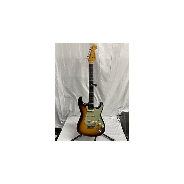 Used Fender Used Fender Custom Shop Willcut True '62 Strat 3 Color Sunburst Solid Body Electric Guitar