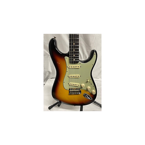 Used Fender Used Fender Custom Shop Willcut True '62 Strat 3 Color Sunburst Solid Body Electric Guitar