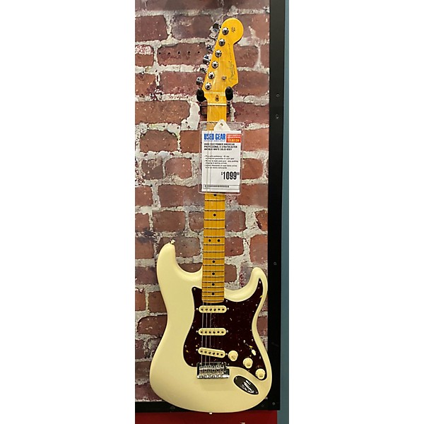 Used Fender Used 2022 Fender American Professional II Stratocaster Antique White Solid Body Electric Guitar