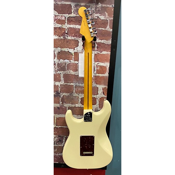 Used Fender Used 2022 Fender American Professional II Stratocaster Antique White Solid Body Electric Guitar