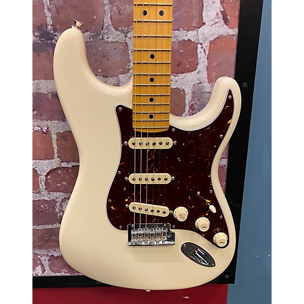 Used Fender Used 2022 Fender American Professional II Stratocaster Antique White Solid Body Electric Guitar