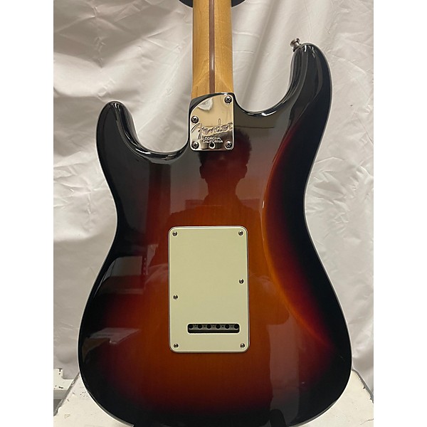 Used Fender Used Fender American Deluxe Stratocaster 3 Tone Sunburst Solid Body Electric Guitar