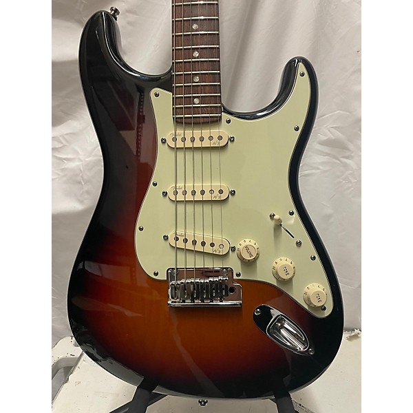 Used Fender Used Fender American Deluxe Stratocaster 3 Tone Sunburst Solid Body Electric Guitar