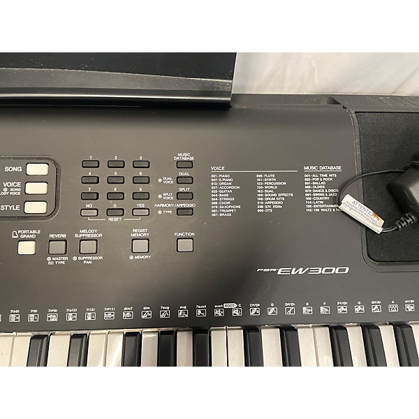 Used Yamaha Used Yamaha PSREW300 76 Key Portable Keyboard