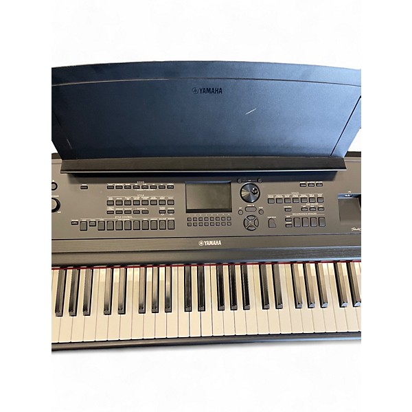 Used Yamaha Used Yamaha DGX670 Digital Piano