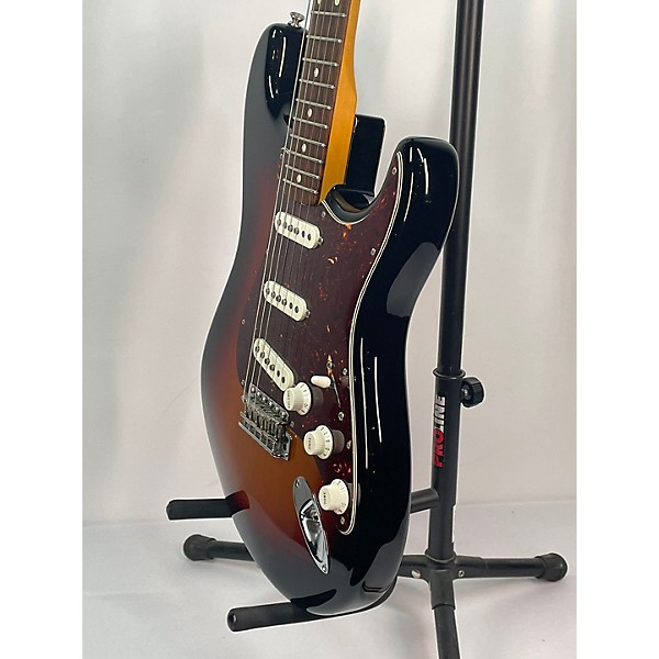 Used Fender Used 2014 Fender Artist Series John Mayer Stratocaster 3 Tone Sunburst Solid Body Electric Guitar