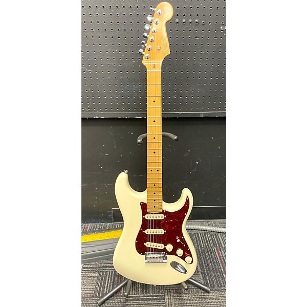 Used Fender Used Fender American Professional II Stratocaster Olympic White Solid Body Electric Guitar