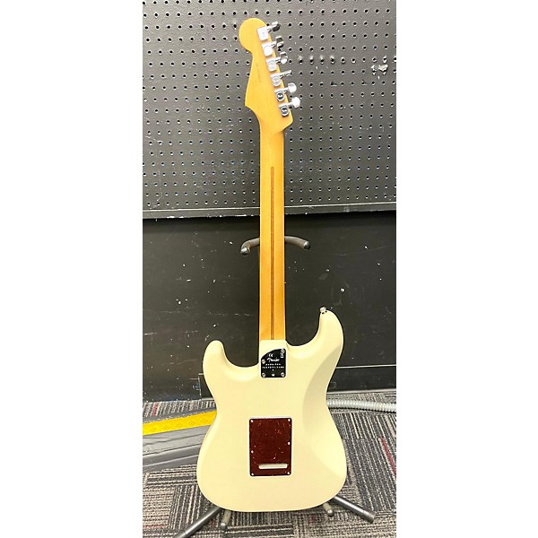 Used Fender Used Fender American Professional II Stratocaster Olympic White Solid Body Electric Guitar