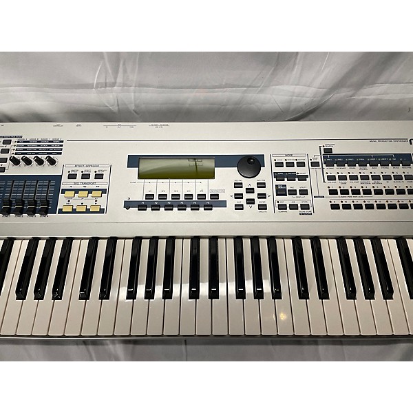 Used Yamaha Used Yamaha MO6 61 Key Keyboard Workstation