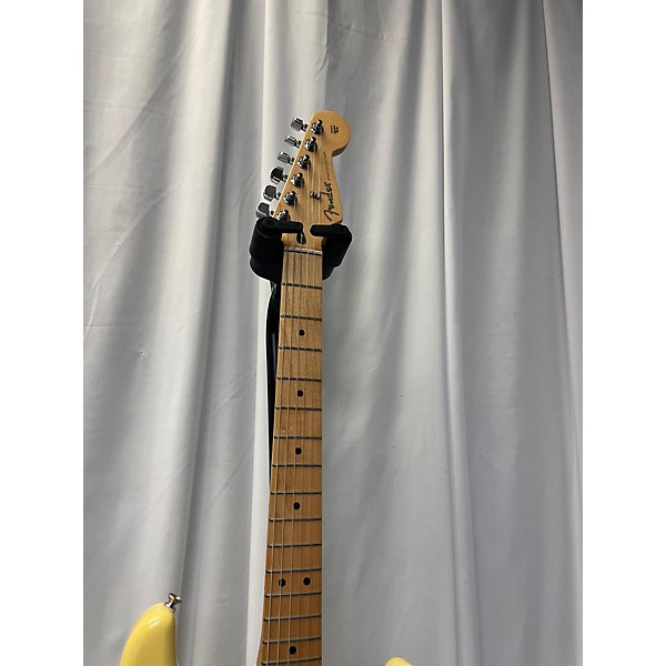 Used Fender Used Fender Player Stratocaster Yellow Solid Body Electric Guitar