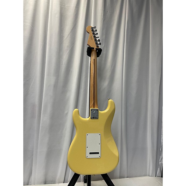 Used Fender Used Fender Player Stratocaster Yellow Solid Body Electric Guitar