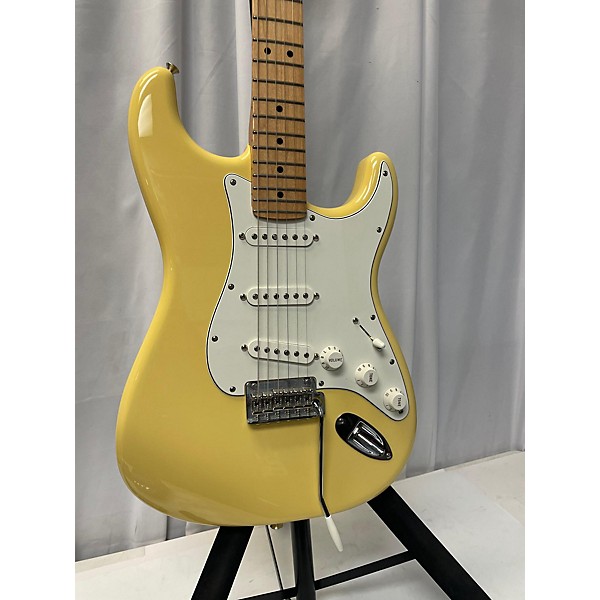 Used Fender Used Fender Player Stratocaster Yellow Solid Body Electric Guitar