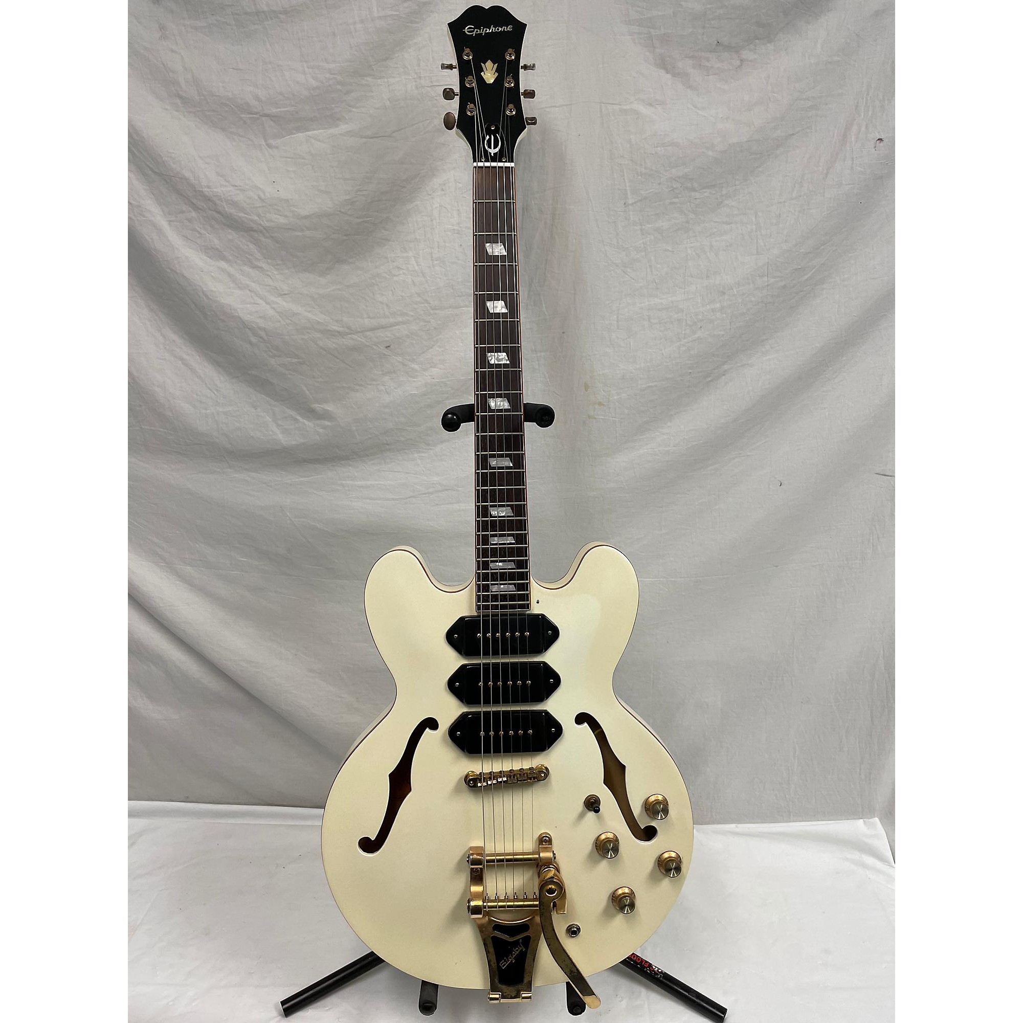 Used Epiphone Used Epiphone Riviera Custom P93 Pearl White Hollow Body  Electric Guitar Pearl White | Guitar Center