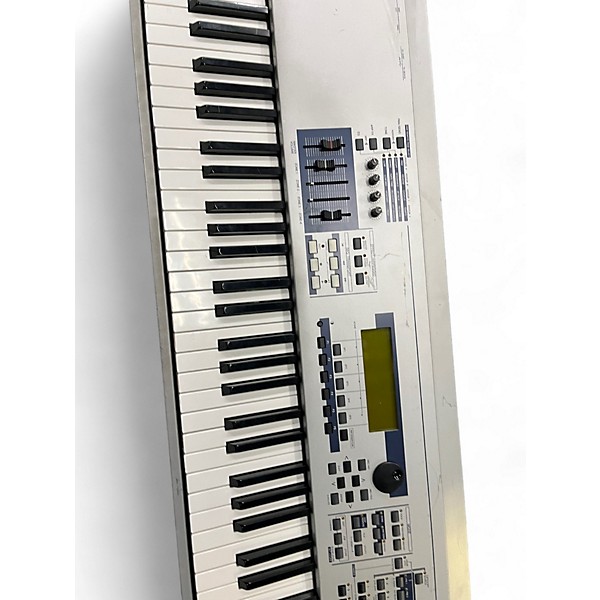 Used Yamaha Used Yamaha MO8 88 Key Keyboard Workstation