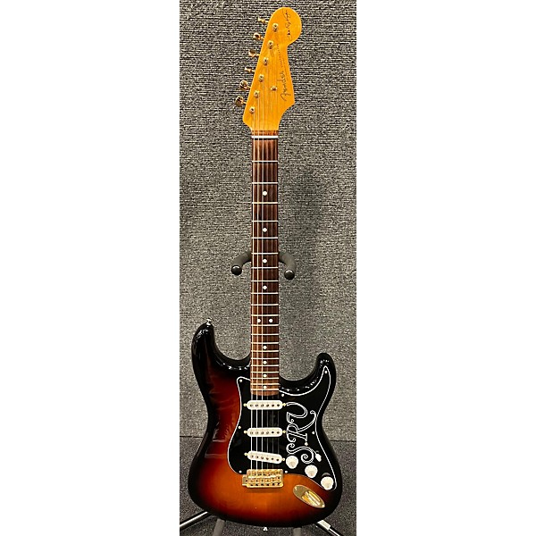 Used Fender Used Fender Artist Series Stevie Ray Vaughan Stratocaster Tobacco Sunburst Solid Body Electric Guitar