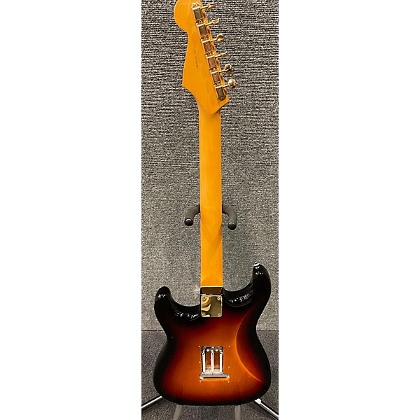 Used Fender Used Fender Artist Series Stevie Ray Vaughan Stratocaster Tobacco Sunburst Solid Body Electric Guitar