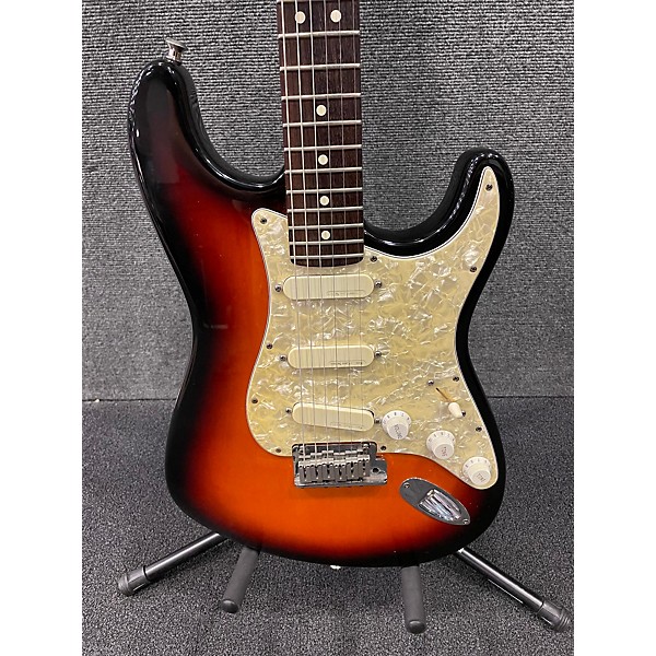 Used Fender Used 1996 Fender American Deluxe Stratocaster Plus 2 Tone Sunburst Solid Body Electric Guitar