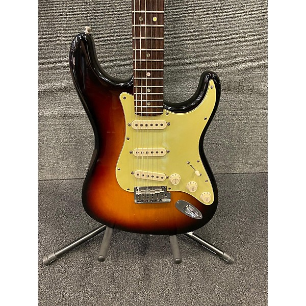 Used Fender Used Fender American Deluxe Stratocaster Tobacco Sunburst Solid Body Electric Guitar