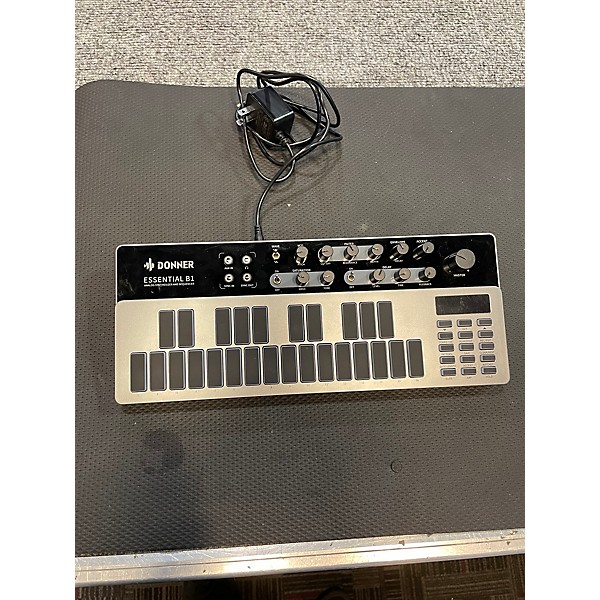 Used Donner Used Donner Essential B1 Synthesizer