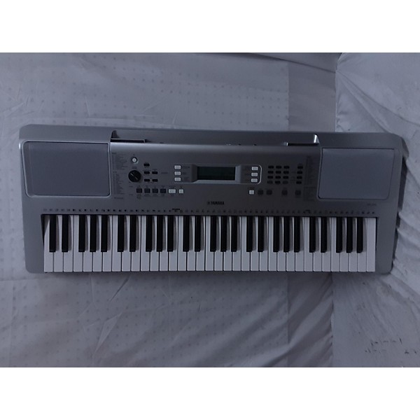 Used Yamaha YPT-370 61-Key Portable Keyboard